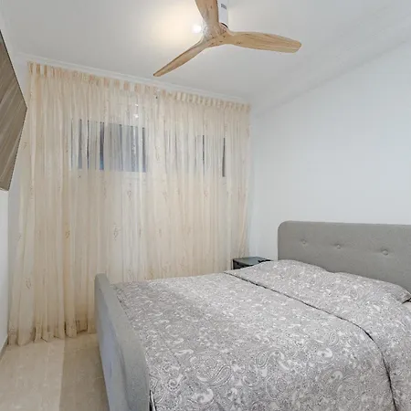 Ocean View, Two Bedroom With Heated Pool In Sunset Complex אדחה